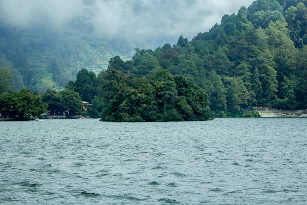 Natural Panoramic Portrait Sarangan Lake Fog Boats Morning — 图库照片
