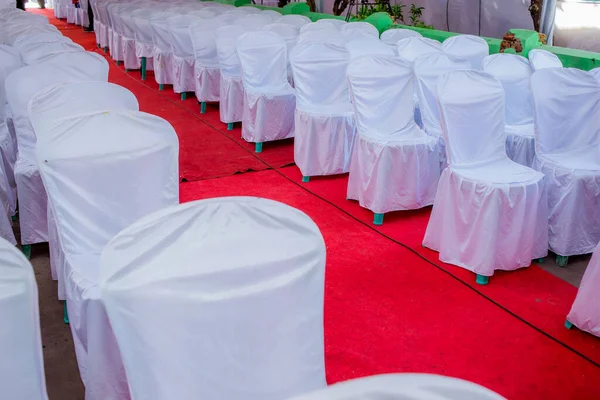 Chairs Lined White Cloth Covers —  Fotos de Stock