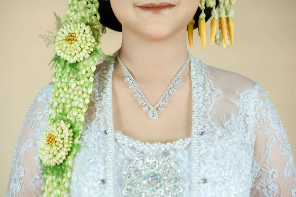 Beautiful Model Wearing Javanese Indonesian Wedding Dress — Stockfoto
