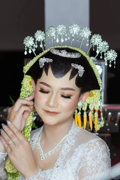 Beautiful Model Wearing Javanese Indonesian Wedding Dress — Fotografie, imagine de stoc