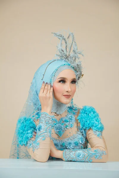 Beauty Fashion Asian Woman Hijab Makeup Wearing Blue Wedding Dress — Foto Stock