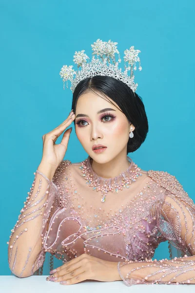 Portrait Asian Woman Beautiful Makeup Wearing Pink Wedding Dress Isolated — Stok Foto