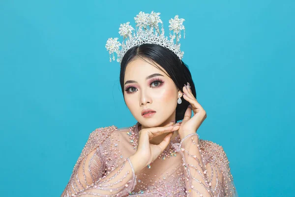 Portrait Asian Woman Beautiful Makeup Wearing Pink Wedding Dress Isolated — Stockfoto