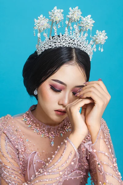 Portrait Asian Woman Beautiful Makeup Wearing Pink Wedding Dress Isolated — Stock Photo, Image