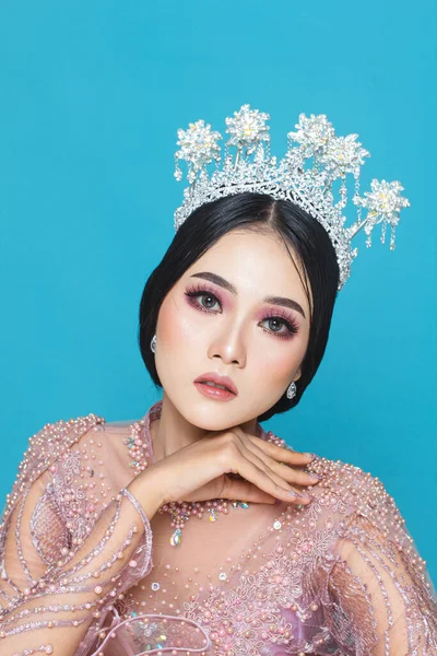 Portrait Asian Woman Beautiful Makeup Wearing Pink Wedding Dress Isolated — ストック写真