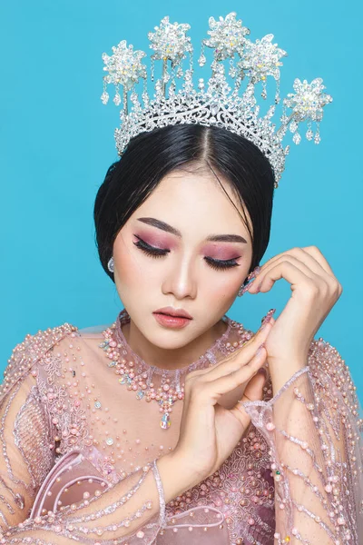 Portrait Asian Woman Beautiful Makeup Wearing Pink Wedding Dress Isolated — Stock Photo, Image