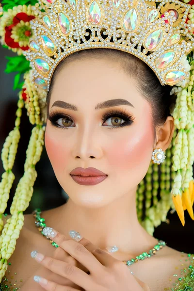 Beautiful Model Wearing Green Kebaya Indonesian Wedding Dress Jewelry Worn — Stock Fotó