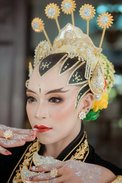 Portrait Woman Indonesian Bridal Makeup Traditional Royal Wedding Female Dress — Fotografia de Stock