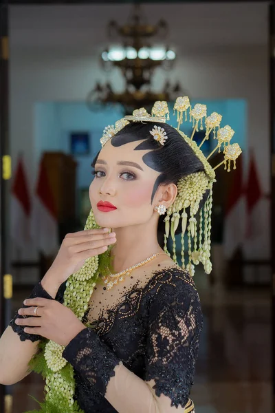 Portrait Woman Indonesian Bridal Makeup Traditional Royal Wedding Female Dress — Photo