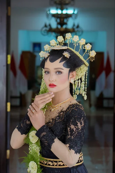 Portrait Woman Indonesian Bridal Makeup Traditional Royal Wedding Female Dress —  Fotos de Stock
