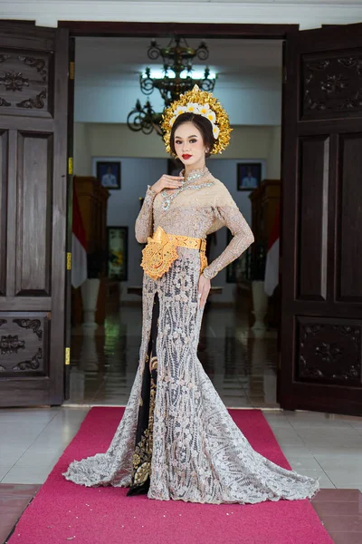 Beautiful Indonesian Woman Wearing Kebaya Kebaya Type Upper Garment Traditionally — Zdjęcie stockowe