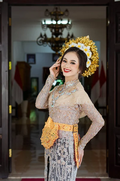 Beautiful Indonesian Woman Wearing Kebaya Kebaya Type Upper Garment Traditionally — Zdjęcie stockowe