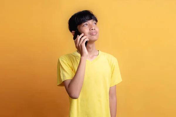 Portrait Asian Young Man Wearing Yellow Shirt Calling Communicating Using — Stok fotoğraf