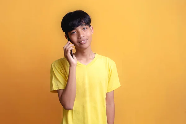 Portrait Asian Young Man Wearing Yellow Shirt Calling Communicating Using — Stok Foto