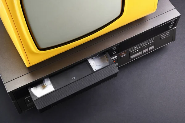 Old Yellow Vintage Vcr Black Background 1980S 1990S 2000S Stack — Stok fotoğraf