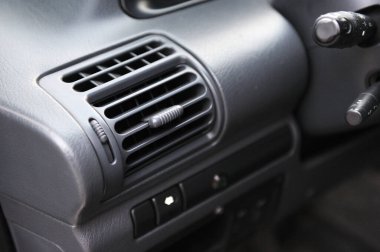 Belarus, Minsk -24.11.2020: Lancia Z (Zeta) 1998 Citroen, Peugeot, Fiat ve Lancio 'dan büyük MPV. Gösterge paneline yakın çekim, havalandırma ayarları. 