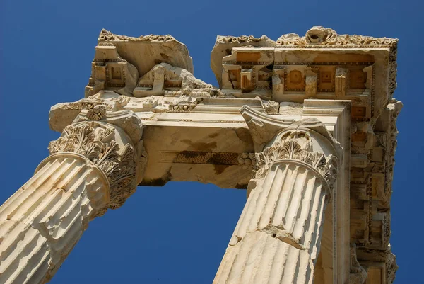 Pergamon Bergama Turcja Starożytne Kolumny Budowlane Ruinach Akropolu — Zdjęcie stockowe