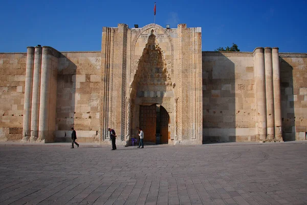 Sultanhani, Selcuk - Türkiye - 16 Eylül 2009: 1229 'dan kalma eski cephe. Sultanhani Caravanserai, Anadolu 'daki Seljuk kervanlarının en büyüğü..