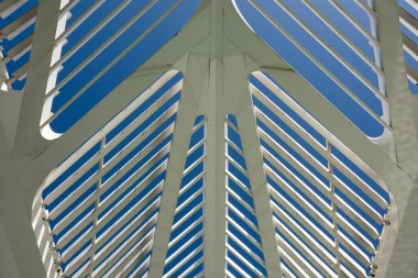 Rio de Janeiro Brezilya. 24 Mayıs 2022, Yarının Müzesi. Mimari detaylar. Arka planda mavi gökyüzü.