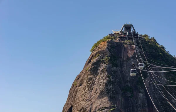 巴西里约热内卢的Sugar Loaf 2022年5月24日 早晨阳光灿烂 还有缆车 — 图库照片