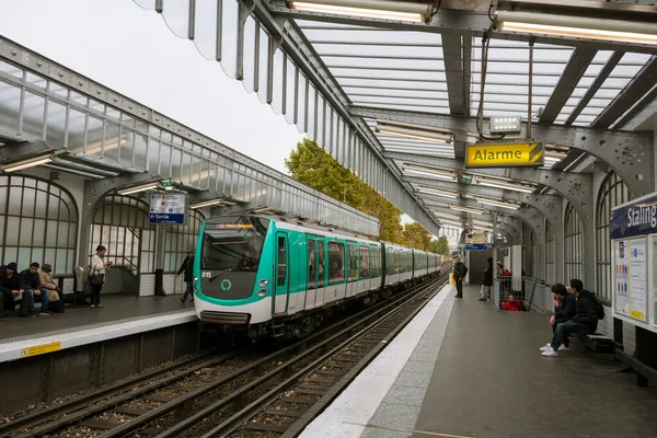 Paris França Estação Estalinegrado Metrô Paris Outono Comboio Estação Circulação — Fotografia de Stock