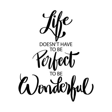 Hayat mükemmel olmak için mükemmel olmak zorunda değil. El yazısı motivasyon alıntısı.