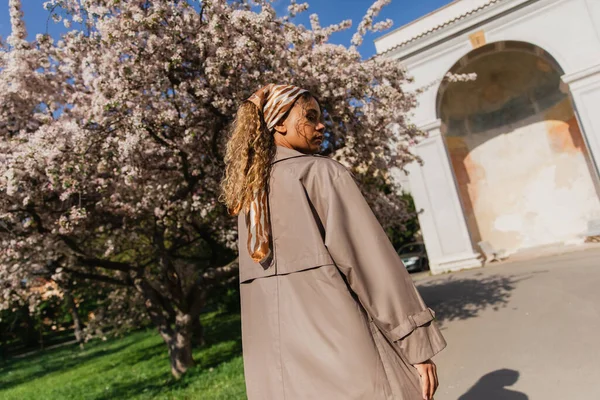 Young African American Woman Headscarf Stylish Trench Coat Standing Blooming — 스톡 사진