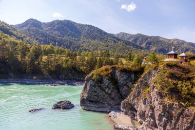 Altai Dağları, Katun Nehri, Turkuaz Nehri manzarası Katun ve Altai Dağları, Sonbahar sezonu