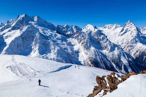 Montañas Del Cáucaso Vista Panorámica Pista Esquí Horizonte Día Invierno — Foto de Stock