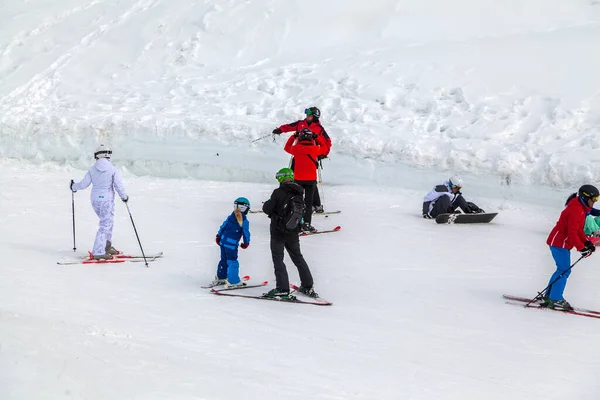 滑雪场 Arkhyz 本季在滑雪场开幕 2021年3月5日 俄罗斯卡拉恰伊 切尔科斯 — 图库照片