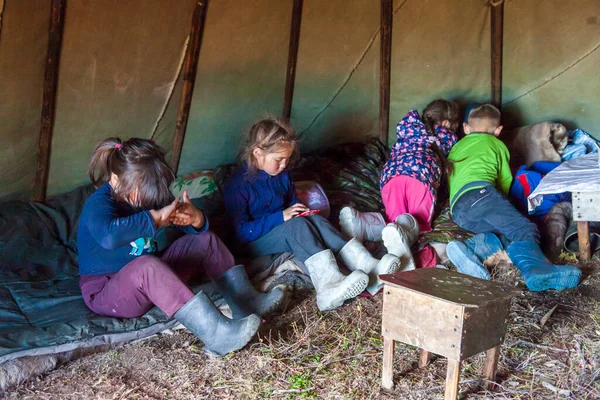 Półwysep Yamal Ekstremalna Północ Happy Children Play Yurt Polar Circle — Zdjęcie stockowe