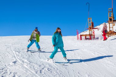 Kafkasya Dağları, Dombai kayak merkezi, Batı Kafkaslar, Karachai-Cthe Dağları, Rusya-5 Mart 2021.