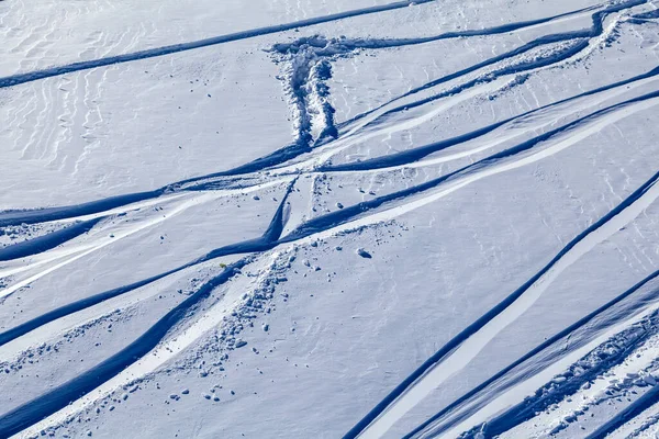 Dombai Kayak Merkezi Kayak Yamacında Snowboard Izleri — Stok fotoğraf