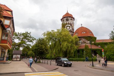 1908 'de mimar Otto Walter Kukkuk tarafından inşa edilen Svetlogorsk' taki Su Gücü Kulesi. Kaliningrad, Rusya. 2 Eylül 2021 .