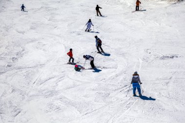 Kafkasya Dağları, Dombai kayak merkezi, Batı Kafkaslar, Karachai-Cthe Dağları, Rusya-5 Mart 2021.