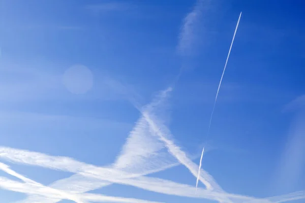 Chemtrails Versprühen Gefährliche Viren Aus Flugzeugen Linienverfolger Himmel Aus Flugzeugen — Stockfoto