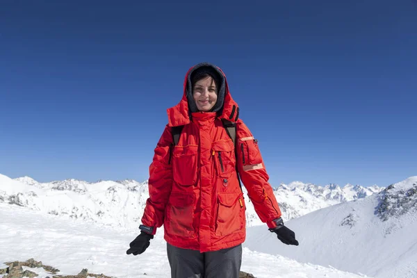 Beautiful Brunette Girl Ski Resort Background Caucasus Mountains Looks Peaks — Stock Photo, Image