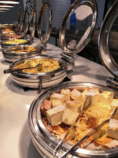 Salata Seçimi Açık Büfe Restoranda Bol Bol Yemek Salata Barbeküsü — Stok fotoğraf