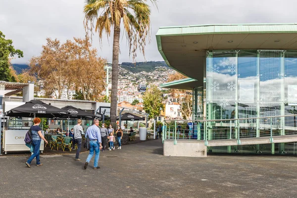 Funchal Madeira Portugal Dezembro 2021 Ambiente Rua Torno Teleférico Urbano — Fotografia de Stock