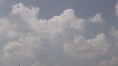 Timelipse blue sky with clouds