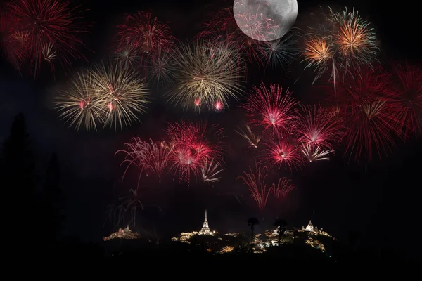 Dense Colorful Firework Buddhist Temple Hill Top Full Moon Day — 스톡 사진
