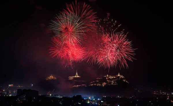 Firework Exploding Buddhist Temple Hill Thailand — 스톡 사진