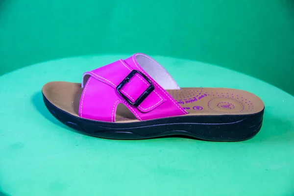 Illustrative Editorial Branded Photography Slipper Shouted Green Background Shot Selective — Stock Fotó