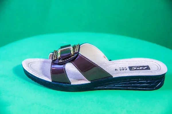 Illustrative Editorial Branded Photography Slipper Shouted Green Background Shot Selective — Stok Foto