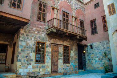 Yakan Evi ya da Beit Yakan, Kahire 'deki eski ev. Fotoğraf, sığ alan derinliği olan seçici bir odak noktası. Fotoğraf: 30 Haziran 2018