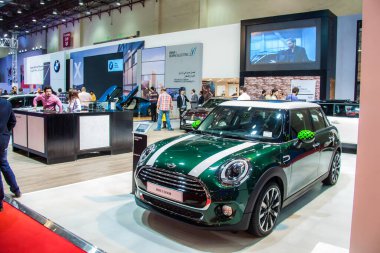 Resimli Editör Fotoğrafçılığı, Arabalar ve Otomobiller, çekim alanı sığ olan seçici bir odak noktasıdır. Fotoğraflar 21 Mart 2016 'da Kahire Mısır' da çekildi 