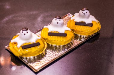 Cadılar Bayramı pastası ve tatlı fotoğrafı. Fotoğraf, Kahire Mısır 'da çekilen sığ alan derinliği ile seçici bir odak noktası..