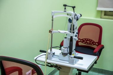 Doktorlar ve Tıbbi Optik Cihazlar Fotoğrafçılık. Fotoğraf, yüzeysel alan derinliğiyle seçici bir odak noktasıdır. Fotoğraf Kahire Mısır 'da 12 Aralık 2015 tarihinde çekilmiştir.