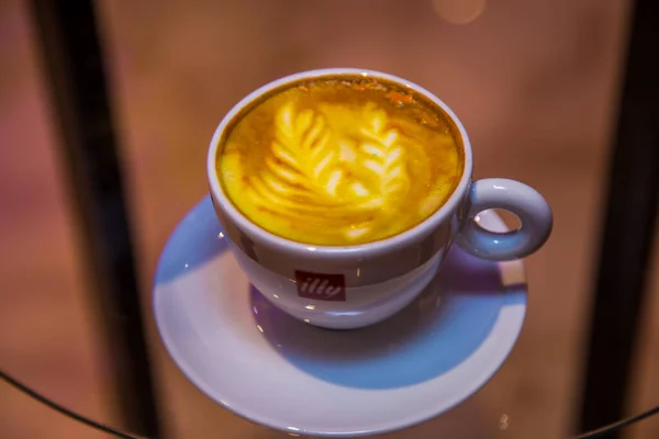 Kaffee Tagesaufnahme Und Kaffeemaschine Foto Ist Selektiver Fokus Mit Geringer — Stockfoto