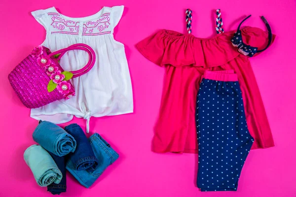 Mode Pour Enfants Vêtements Pour Enfants Tenues Pliées Criées Sur — Photo